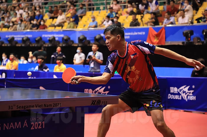 What's interesting about the oldest SEA Games 31 table tennis player?